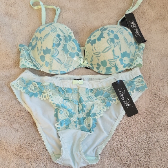 Floral Lace Bra and Panty Set - Picture 1 of 3